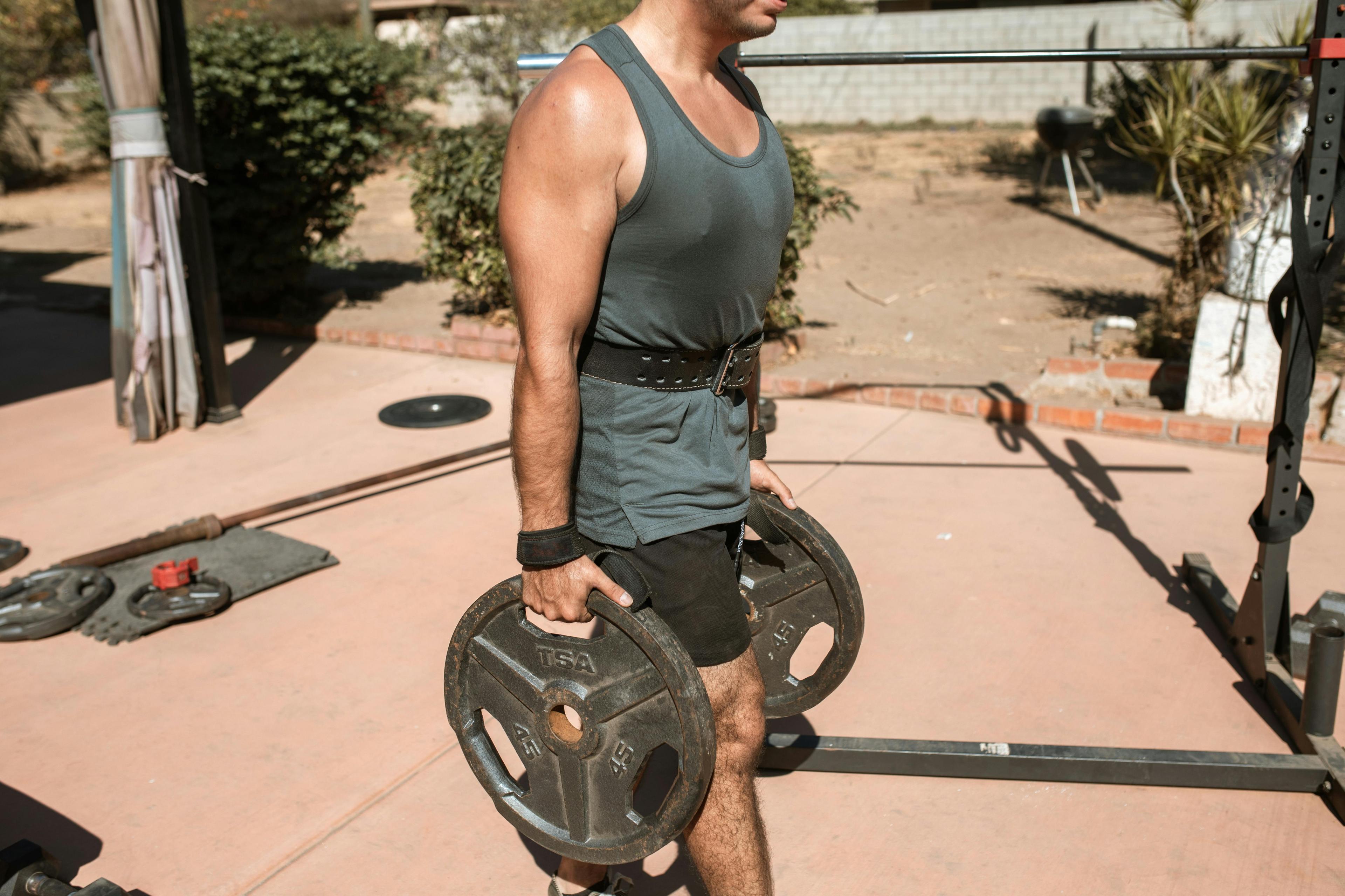 Client training with kettlebell